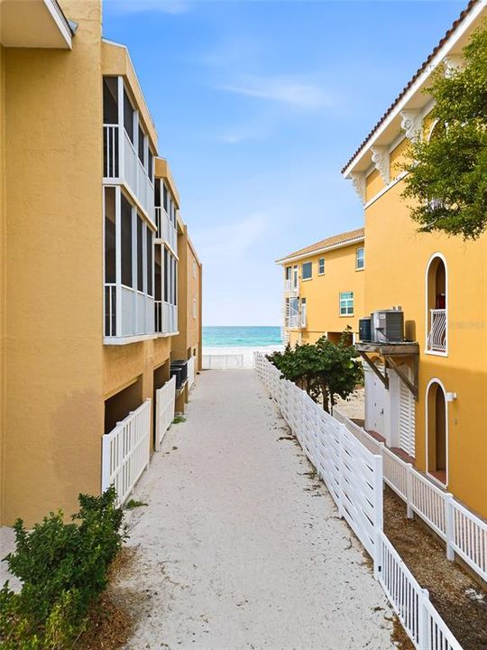 For Sale: $695,000 (2 beds, 2 baths, 1080 Square Feet)