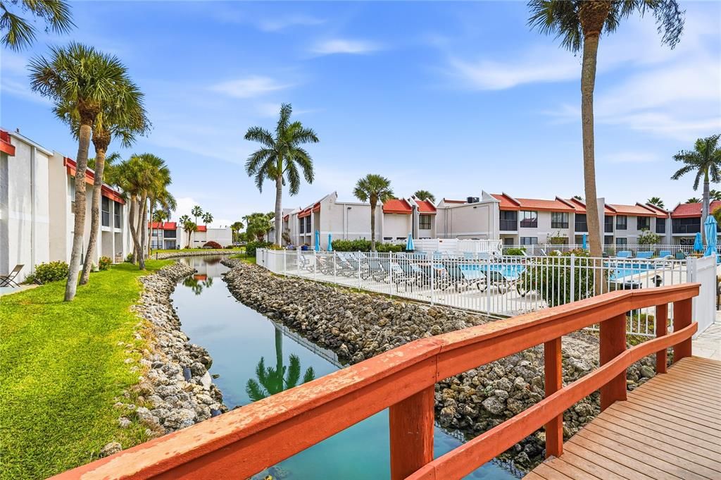For Sale: $695,000 (2 beds, 2 baths, 1080 Square Feet)