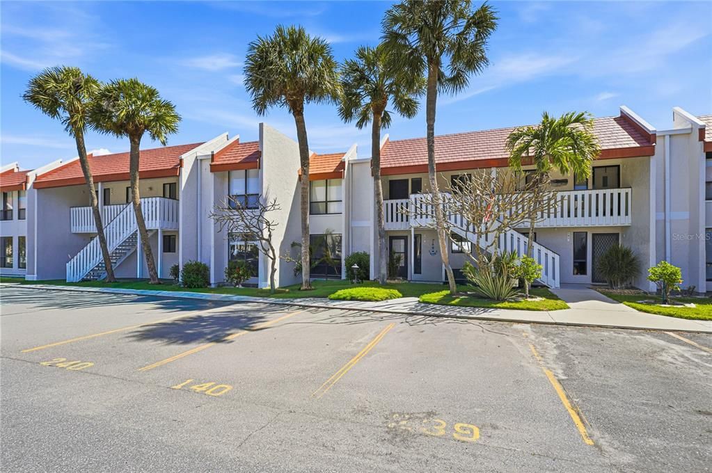 For Sale: $695,000 (2 beds, 2 baths, 1080 Square Feet)