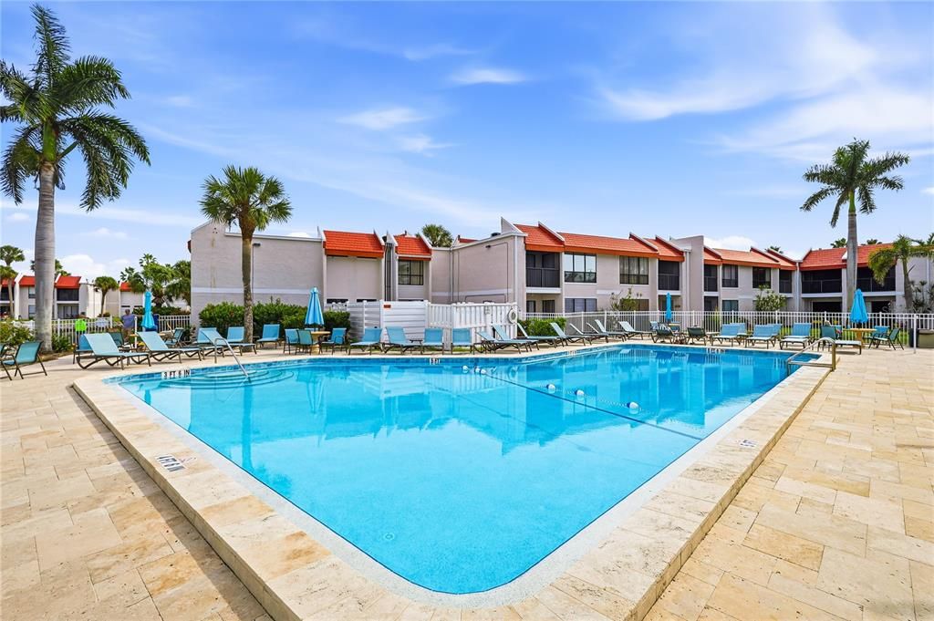 For Sale: $695,000 (2 beds, 2 baths, 1080 Square Feet)