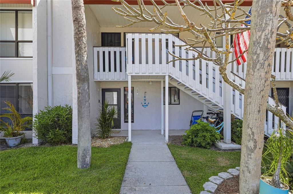 For Sale: $695,000 (2 beds, 2 baths, 1080 Square Feet)