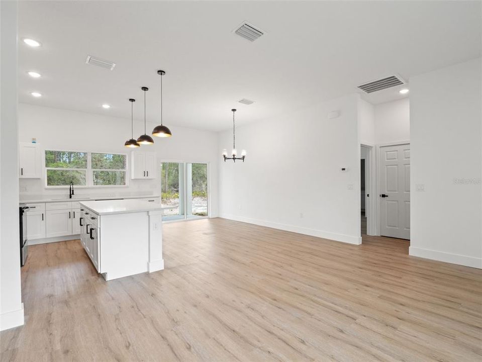 For Sale: $278,000 (3 beds, 2 baths, 1448 Square Feet)