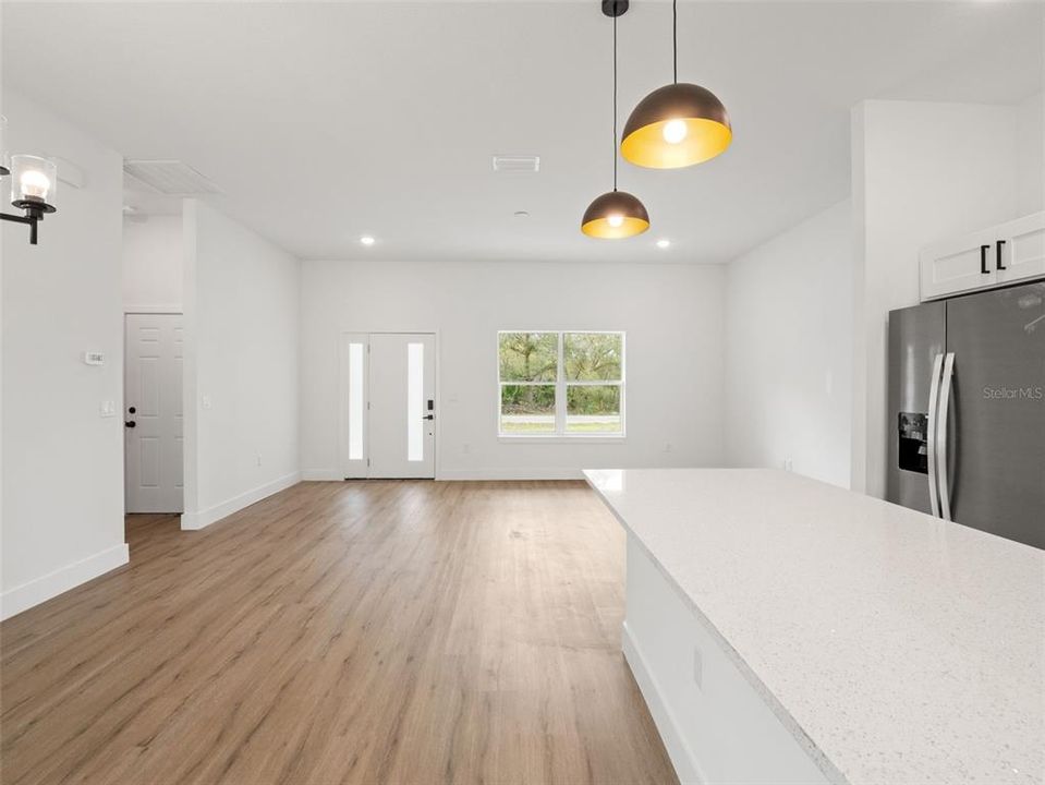 For Sale: $278,000 (3 beds, 2 baths, 1448 Square Feet)