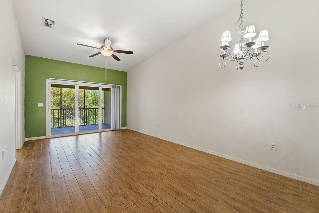 En Venta: $275,000 (2 camas, 2 baños, 1238 Pies cuadrados)