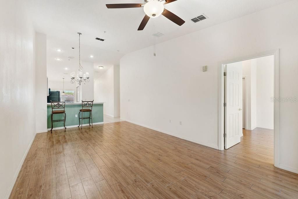 En Venta: $275,000 (2 camas, 2 baños, 1238 Pies cuadrados)