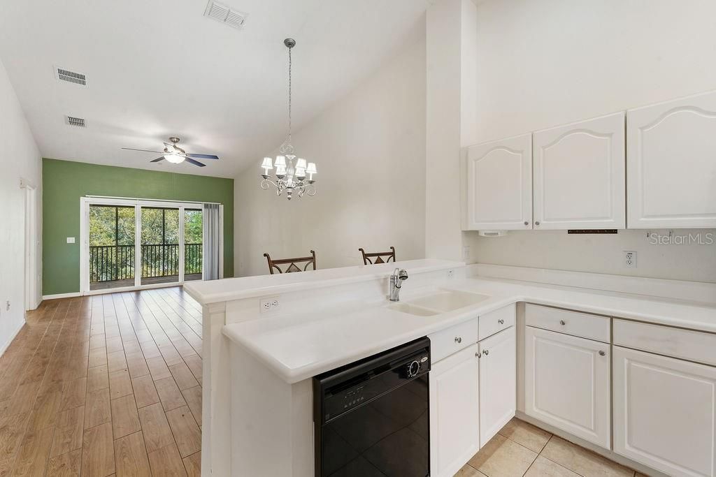 En Venta: $275,000 (2 camas, 2 baños, 1238 Pies cuadrados)