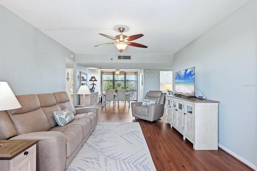 For Sale: $207,900 (3 beds, 2 baths, 1097 Square Feet)