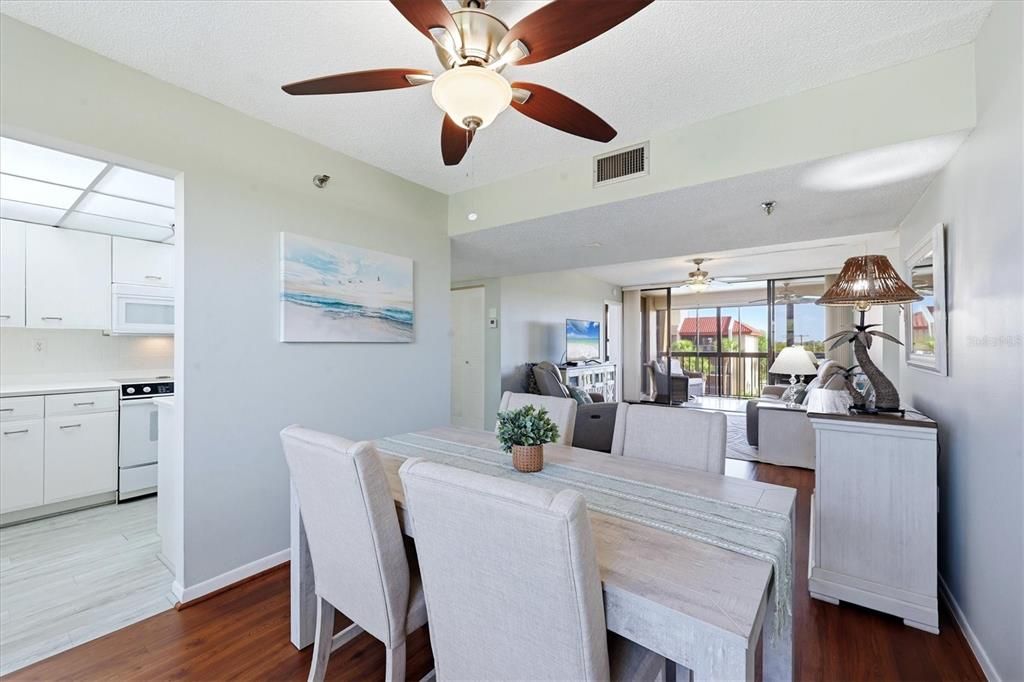 For Sale: $207,900 (3 beds, 2 baths, 1097 Square Feet)