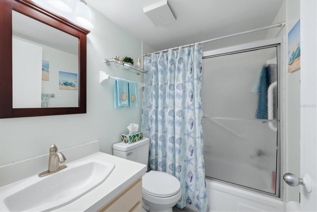 For Sale: $207,900 (3 beds, 2 baths, 1097 Square Feet)