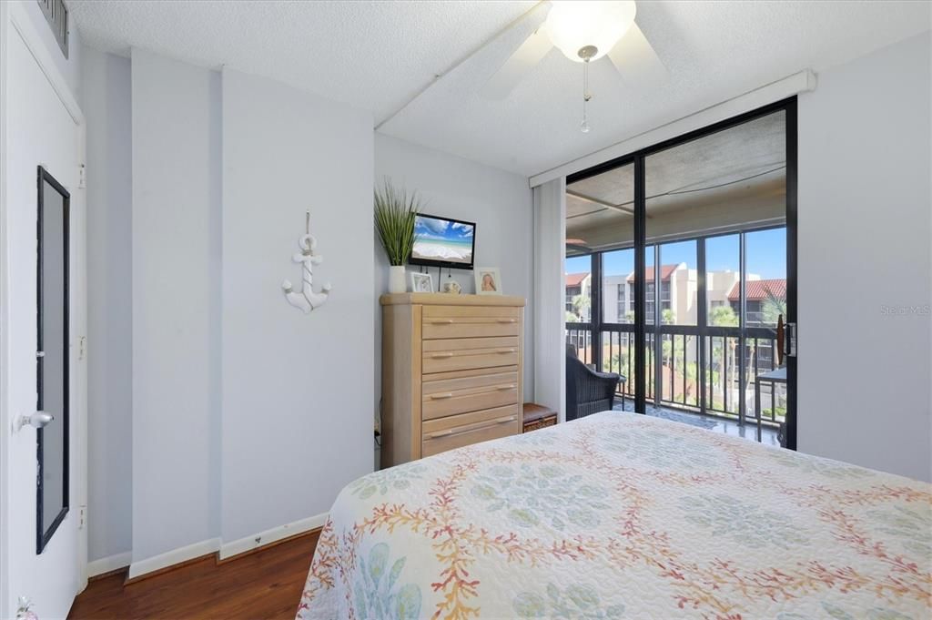 For Sale: $207,900 (3 beds, 2 baths, 1097 Square Feet)