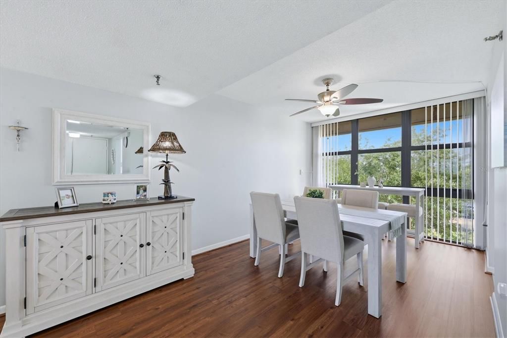 For Sale: $207,900 (3 beds, 2 baths, 1097 Square Feet)