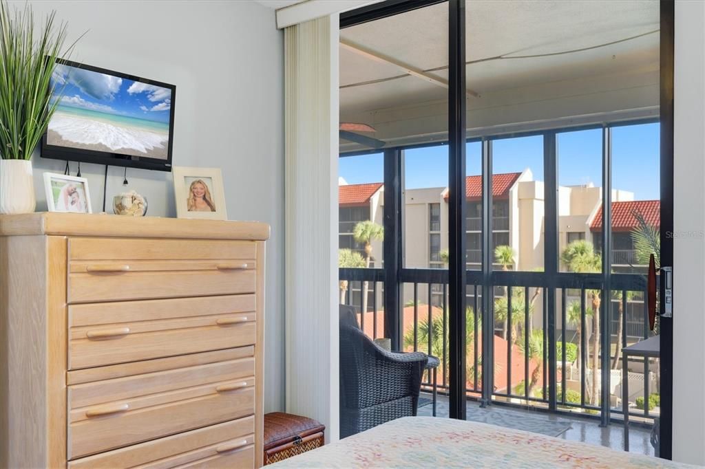 For Sale: $207,900 (3 beds, 2 baths, 1097 Square Feet)