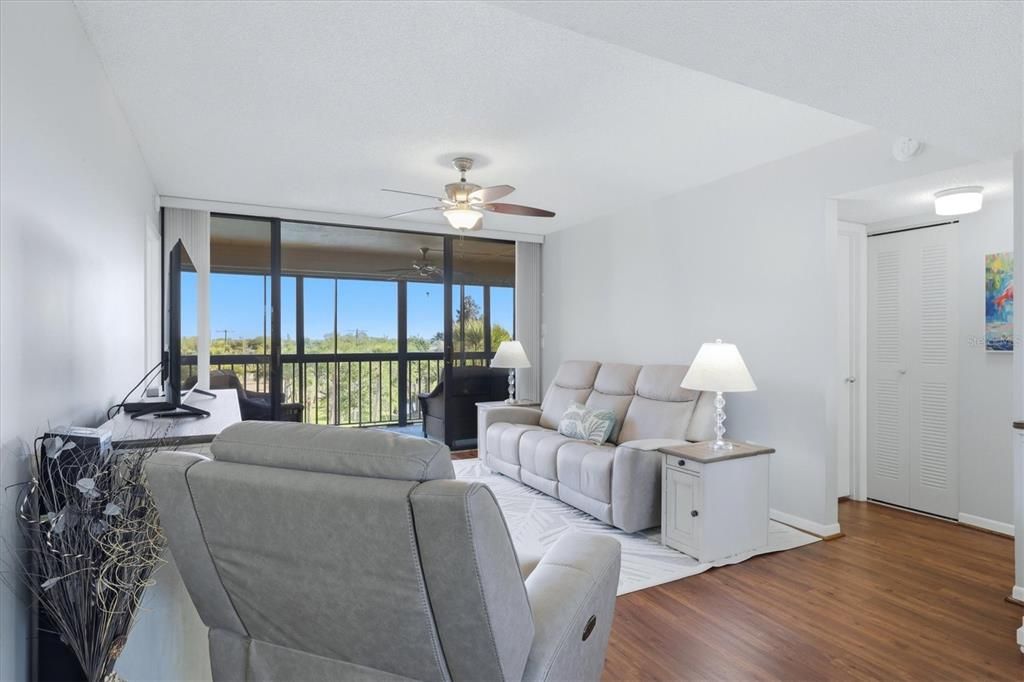 For Sale: $207,900 (3 beds, 2 baths, 1097 Square Feet)