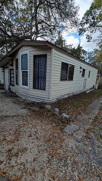 For Sale: $78,000 (1 beds, 1 baths, 624 Square Feet)