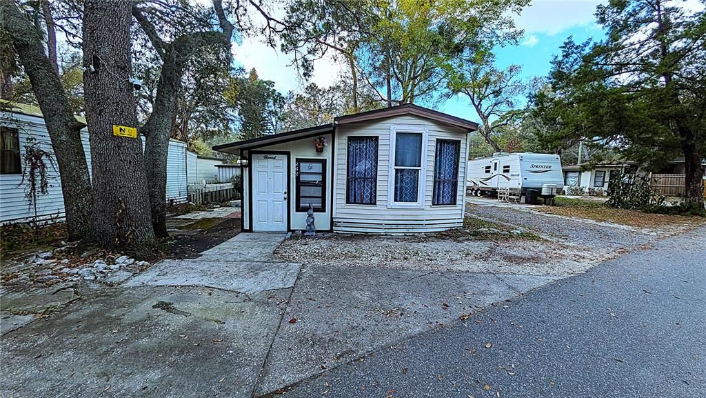 For Sale: $78,000 (1 beds, 1 baths, 624 Square Feet)