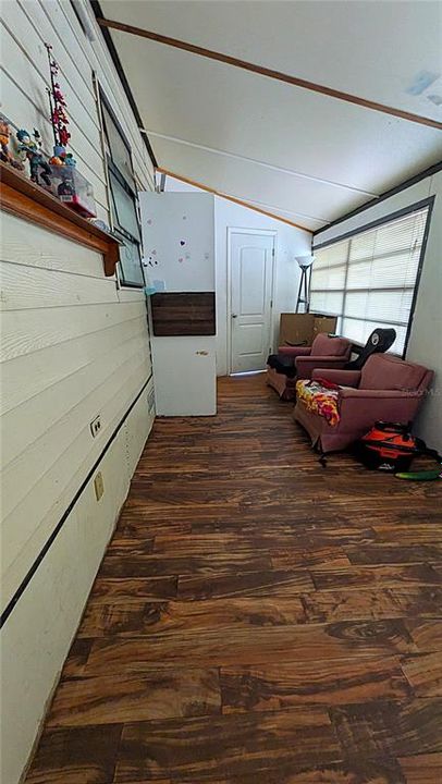 For Sale: $78,000 (1 beds, 1 baths, 624 Square Feet)