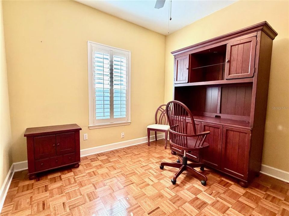 Под контрактом: $399,900 (3 спален, 2 ванн, 2052 Квадратных фут)