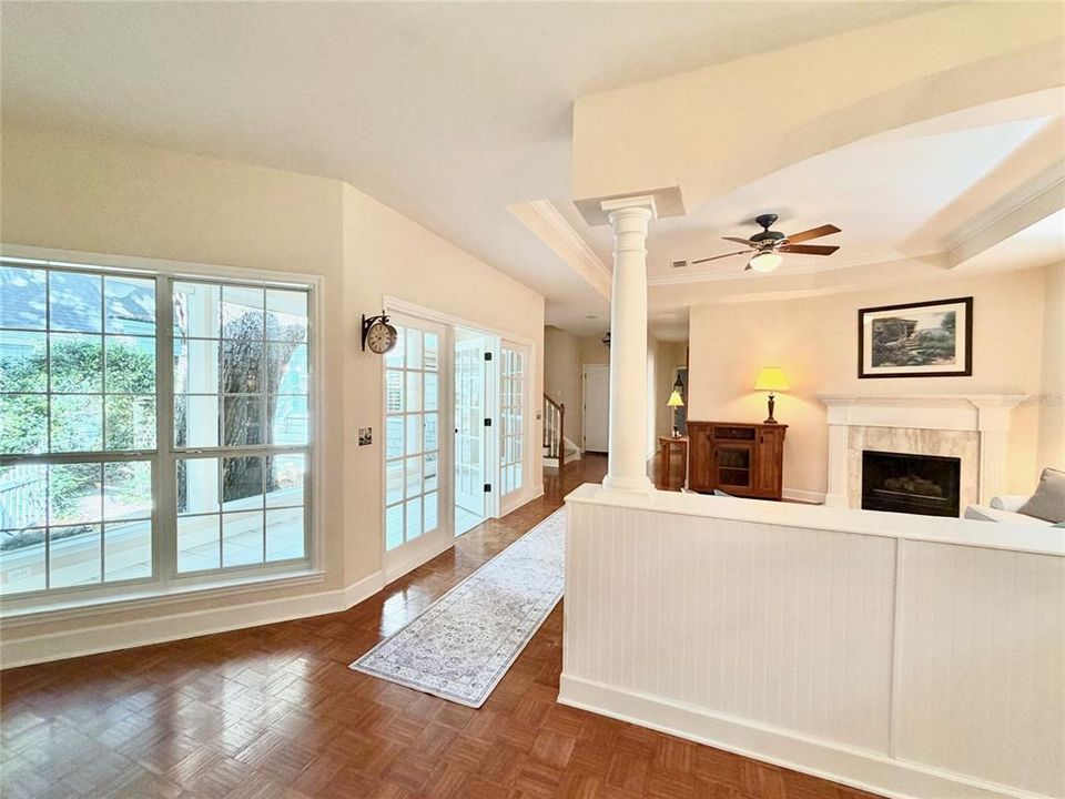 Под контрактом: $399,900 (3 спален, 2 ванн, 2052 Квадратных фут)