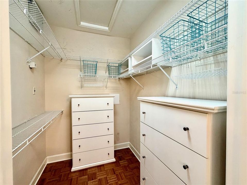 Под контрактом: $399,900 (3 спален, 2 ванн, 2052 Квадратных фут)