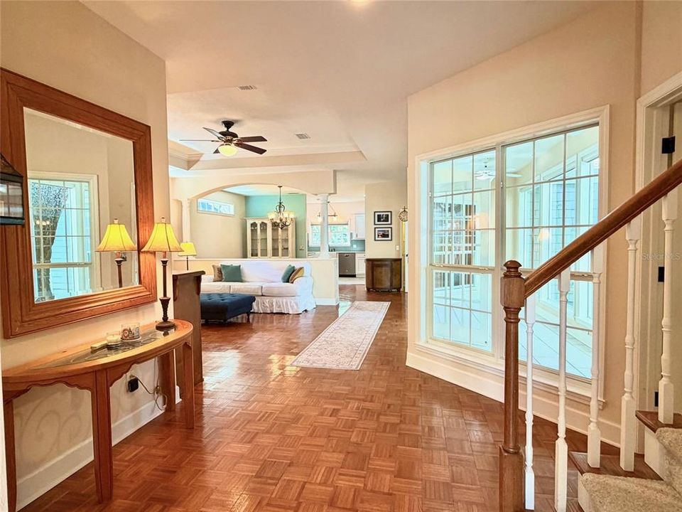 Под контрактом: $399,900 (3 спален, 2 ванн, 2052 Квадратных фут)