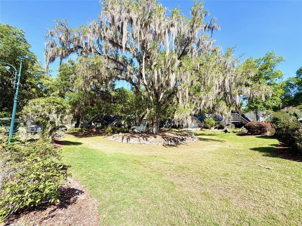 Под контрактом: $399,900 (3 спален, 2 ванн, 2052 Квадратных фут)