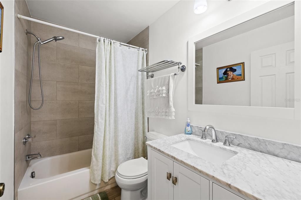 待售: $235,000 (2 贝兹, 2 浴室, 1030 平方英尺)