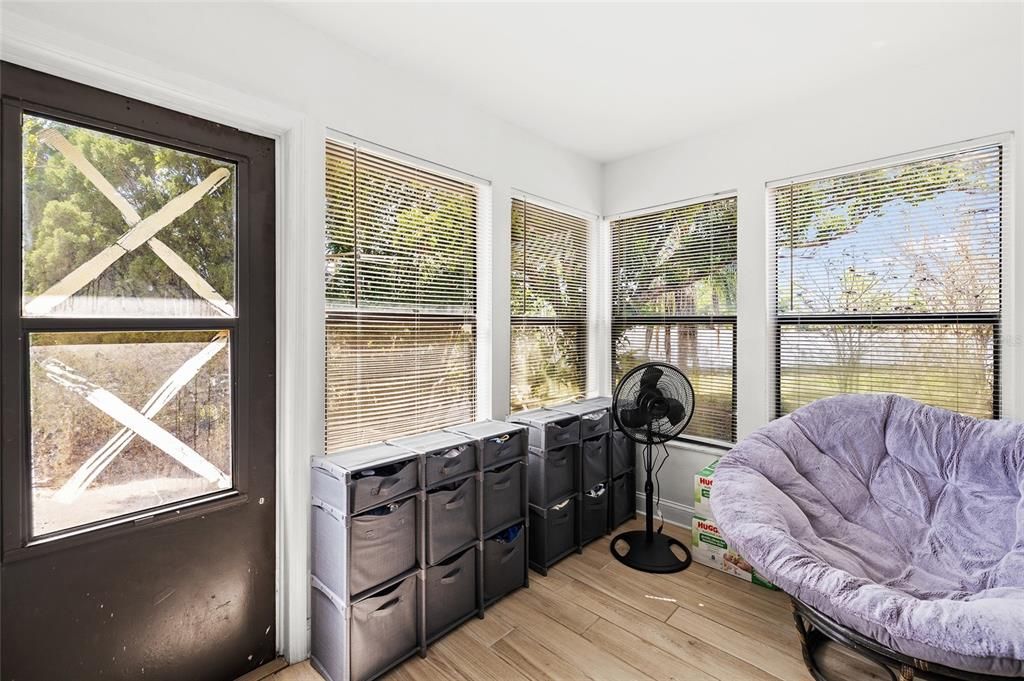 待售: $235,000 (2 贝兹, 2 浴室, 1030 平方英尺)