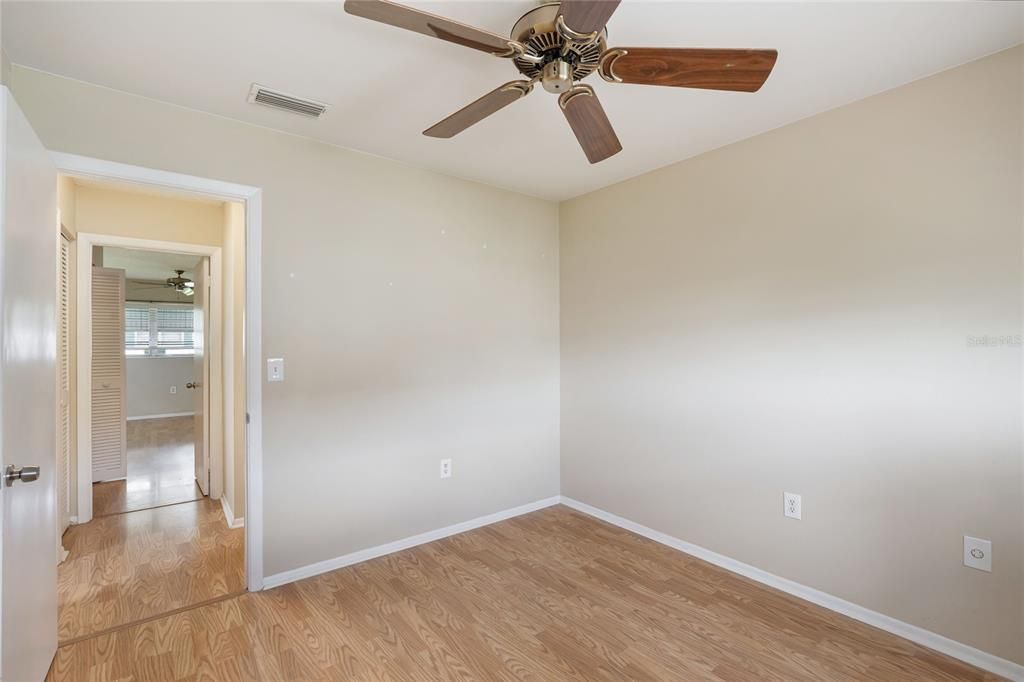 Active With Contract: $95,000 (2 beds, 1 baths, 865 Square Feet)