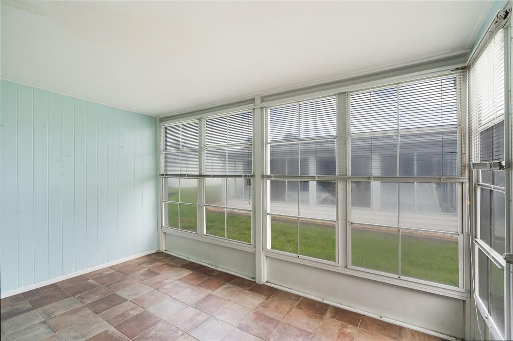 Active With Contract: $95,000 (2 beds, 1 baths, 865 Square Feet)