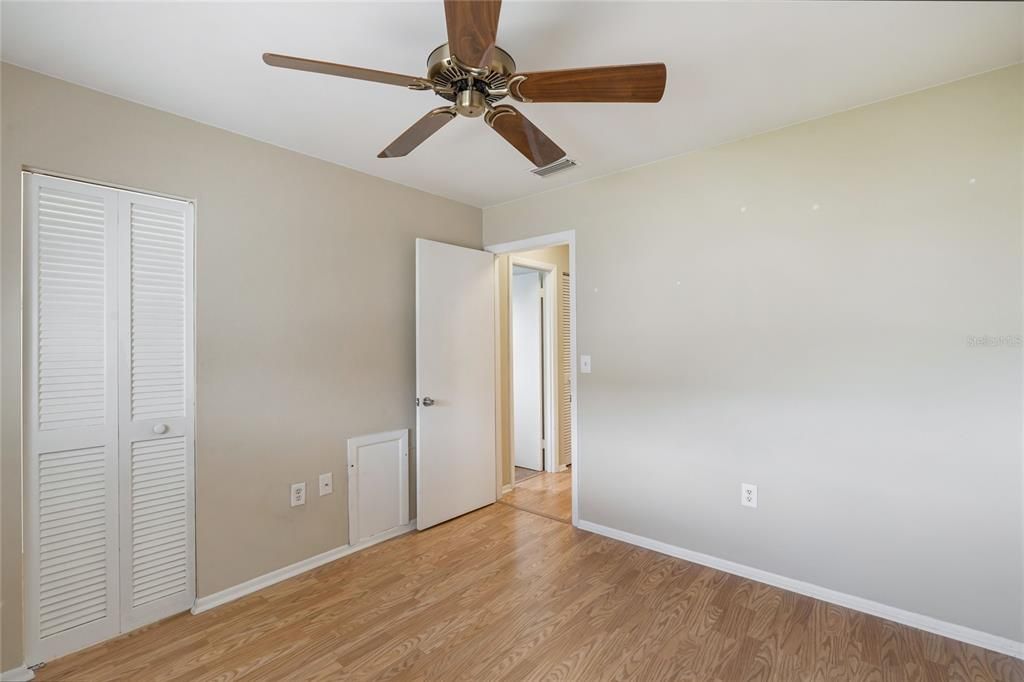 Active With Contract: $95,000 (2 beds, 1 baths, 865 Square Feet)