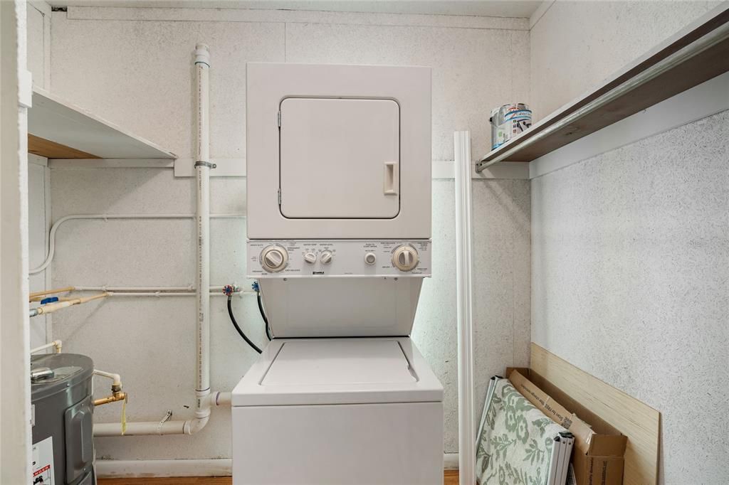 Active With Contract: $95,000 (2 beds, 1 baths, 865 Square Feet)