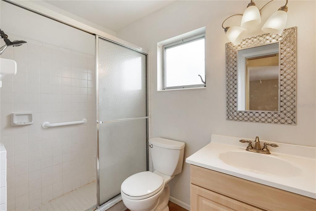 Active With Contract: $95,000 (2 beds, 1 baths, 865 Square Feet)