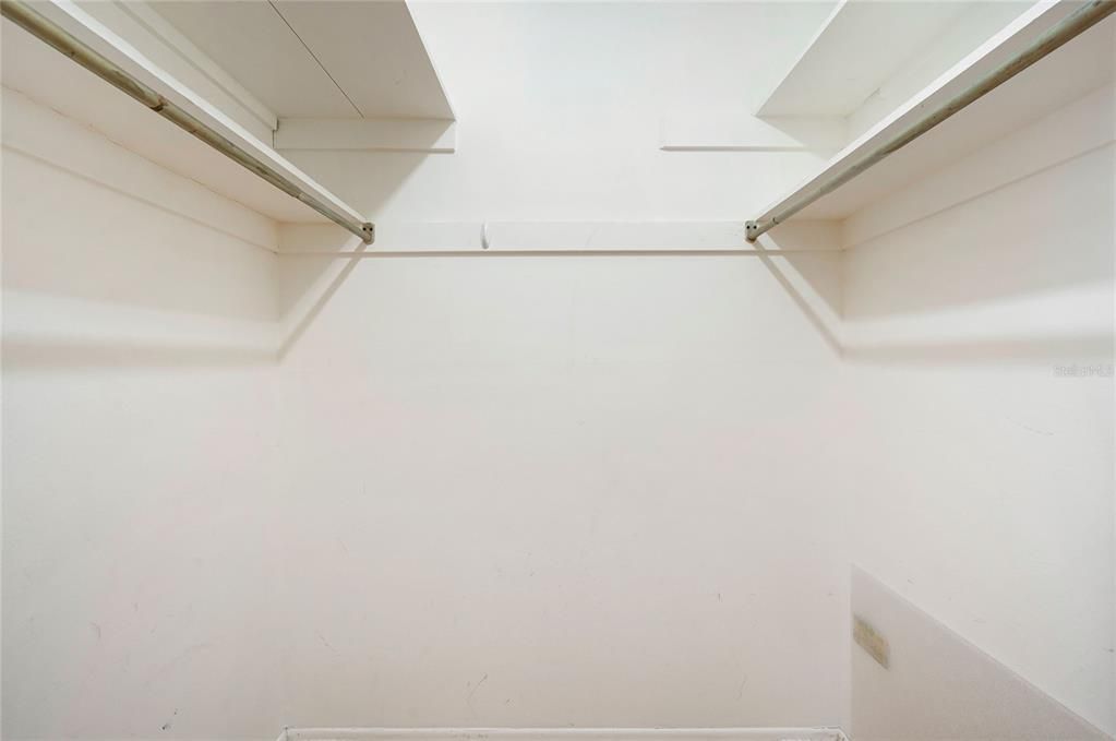 Active With Contract: $95,000 (2 beds, 1 baths, 865 Square Feet)