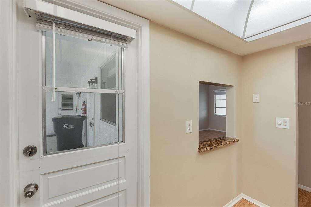 Active With Contract: $95,000 (2 beds, 1 baths, 865 Square Feet)