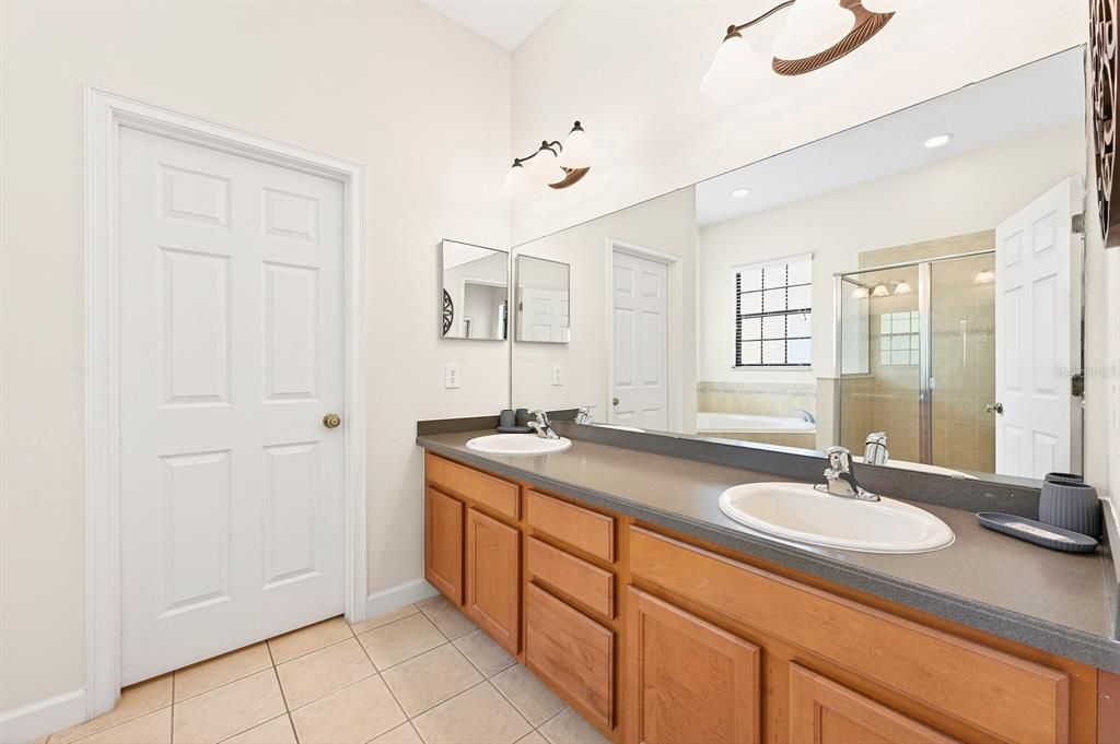 Active With Contract: $550,000 (5 beds, 4 baths, 3395 Square Feet)