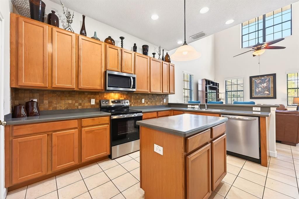 Active With Contract: $550,000 (5 beds, 4 baths, 3395 Square Feet)