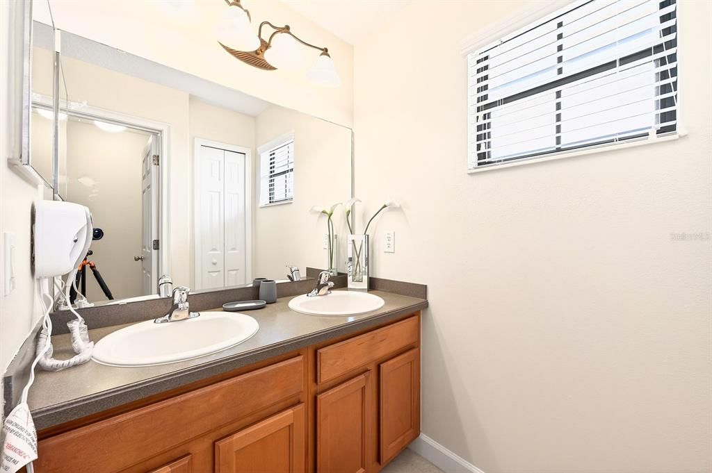 Active With Contract: $550,000 (5 beds, 4 baths, 3395 Square Feet)