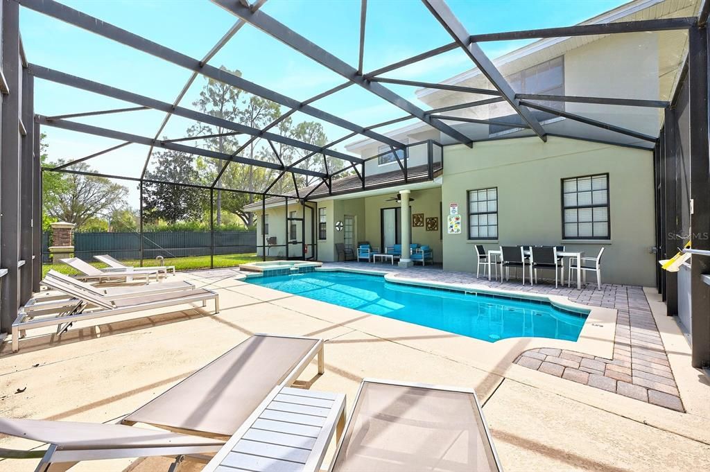 Active With Contract: $550,000 (5 beds, 4 baths, 3395 Square Feet)