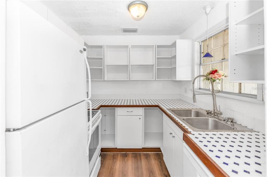 En Venta: $215,000 (2 camas, 2 baños, 912 Pies cuadrados)