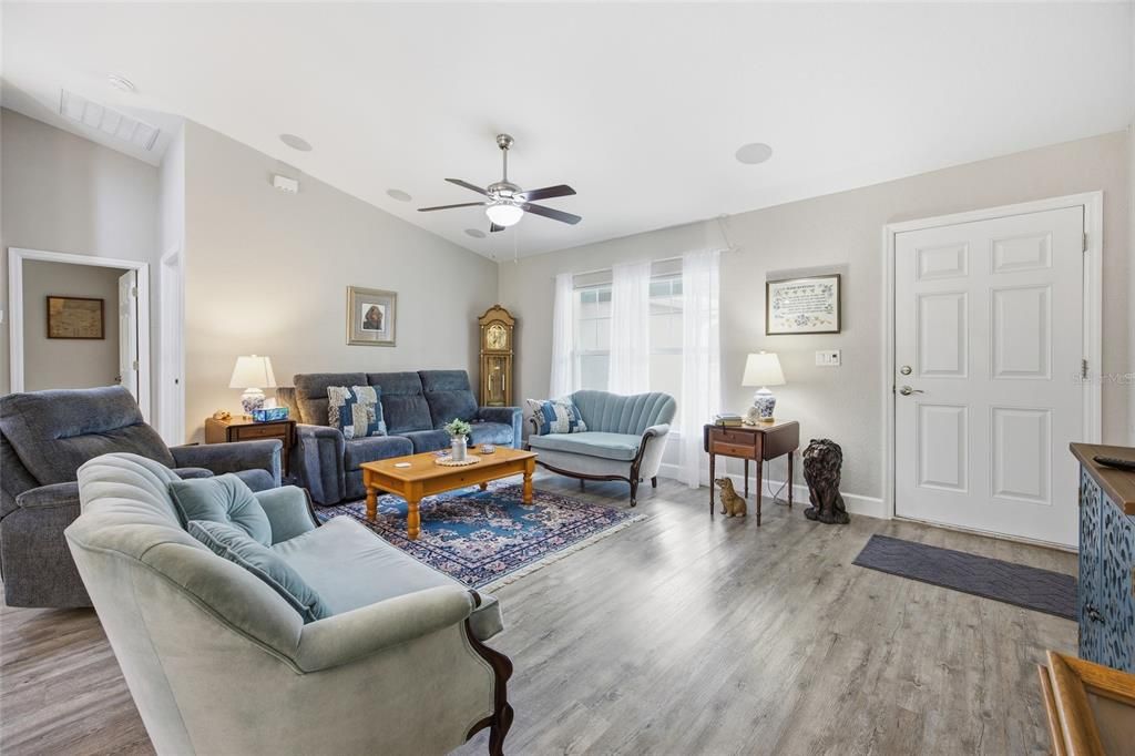 Active With Contract: $285,000 (3 beds, 2 baths, 1569 Square Feet)