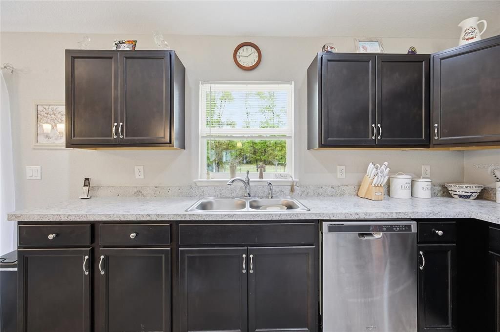 Active With Contract: $285,000 (3 beds, 2 baths, 1569 Square Feet)