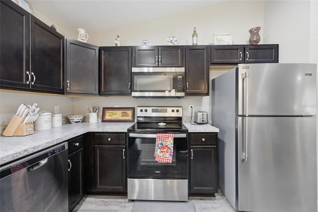 Active With Contract: $285,000 (3 beds, 2 baths, 1569 Square Feet)