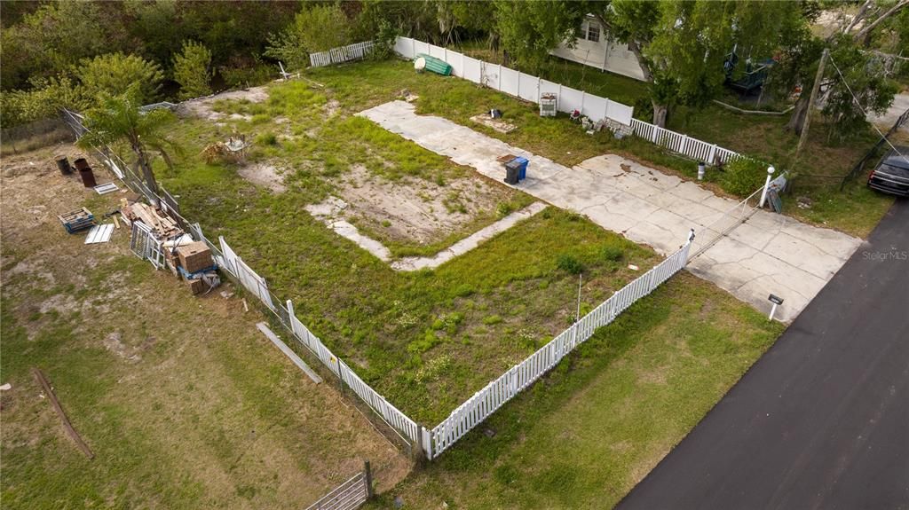 待售: $140,000 (0.27 acres)