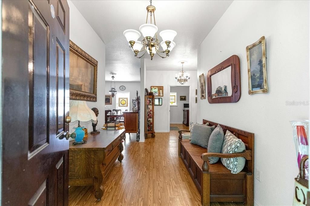 Activo con contrato: $384,000 (3 camas, 2 baños, 1891 Pies cuadrados)