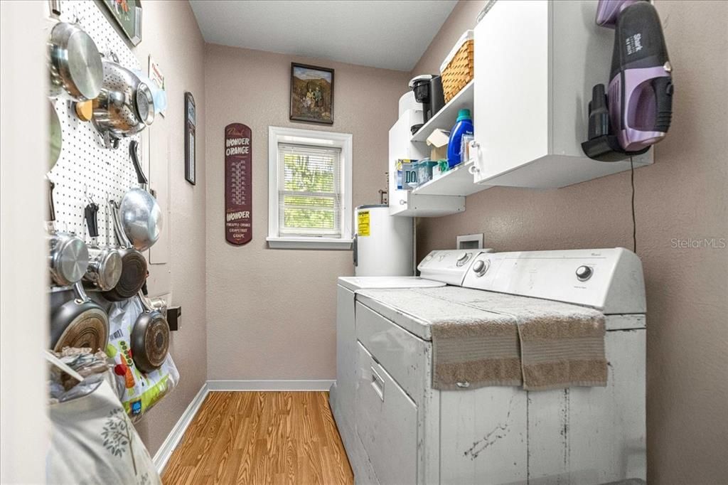 Activo con contrato: $384,000 (3 camas, 2 baños, 1891 Pies cuadrados)