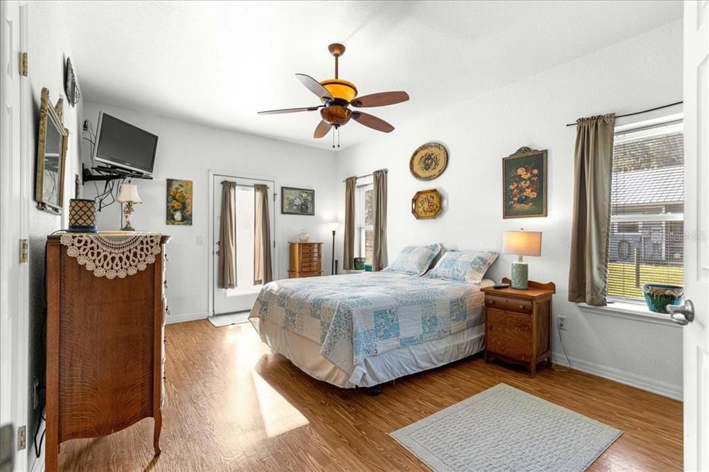 Activo con contrato: $384,000 (3 camas, 2 baños, 1891 Pies cuadrados)