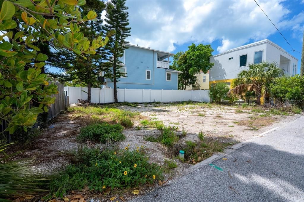 待售: $399,900 (0.06 acres)