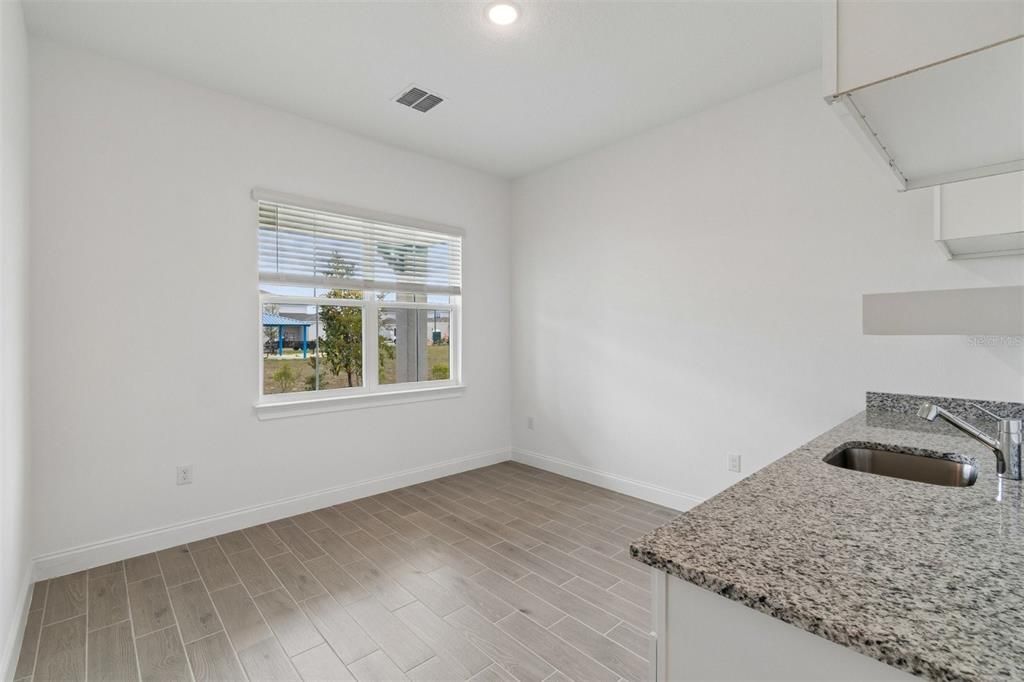 Activo con contrato: $764,990 (4 camas, 3 baños, 2552 Pies cuadrados)
