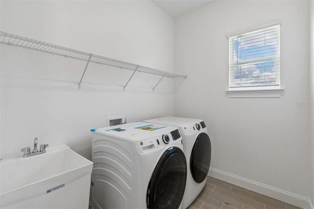 Activo con contrato: $764,990 (4 camas, 3 baños, 2552 Pies cuadrados)