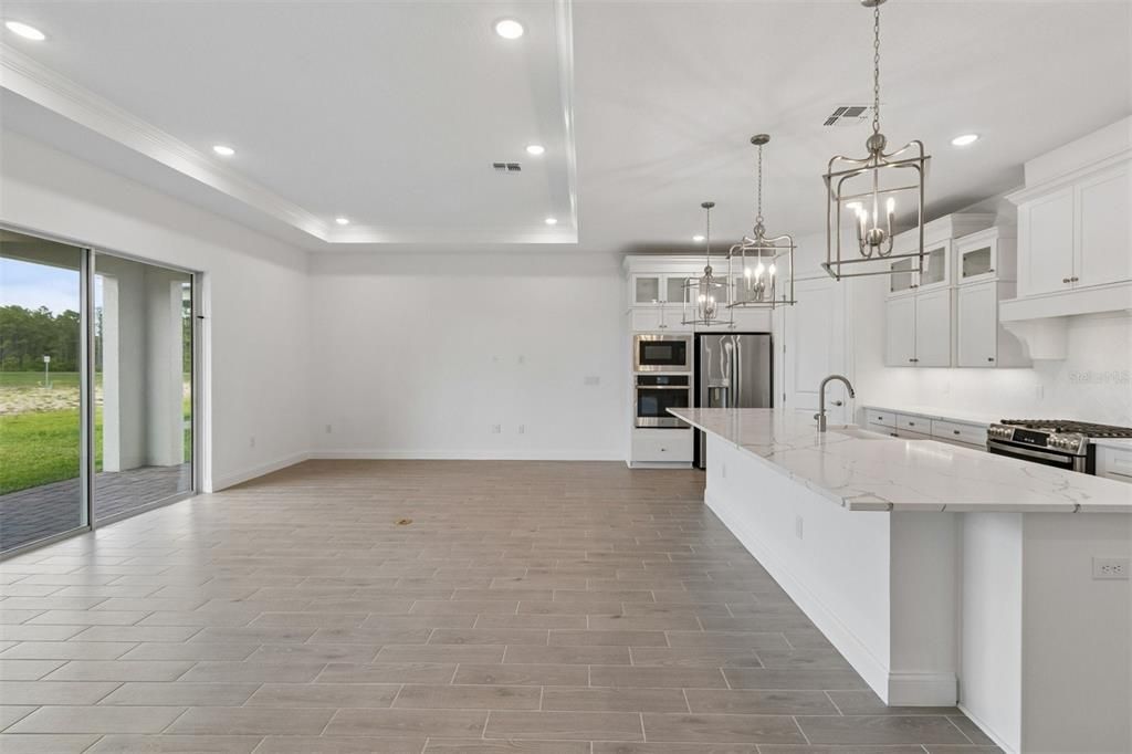 Activo con contrato: $764,990 (4 camas, 3 baños, 2552 Pies cuadrados)